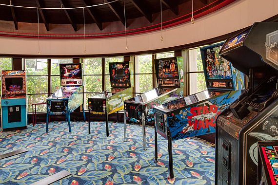 house_Star_Trek_StarWars_Pinball